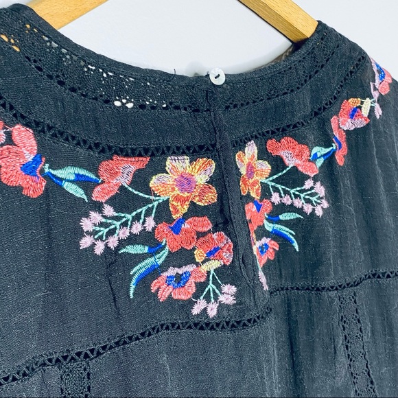 Umgee Floral Embroidered Short Sleeve Top - Picture 5 of 7